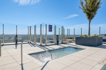 Rooftop hot tub at 903 peachtree